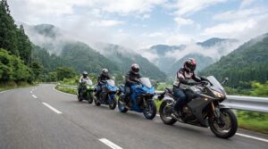 マスツーリング隊列走行の基本と安全な車間距離【2026年】