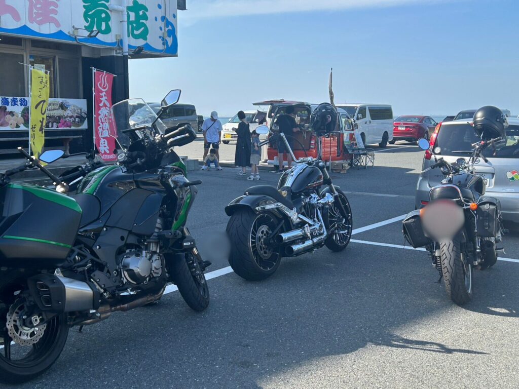 東京湾フェリーで移動する参加者たち